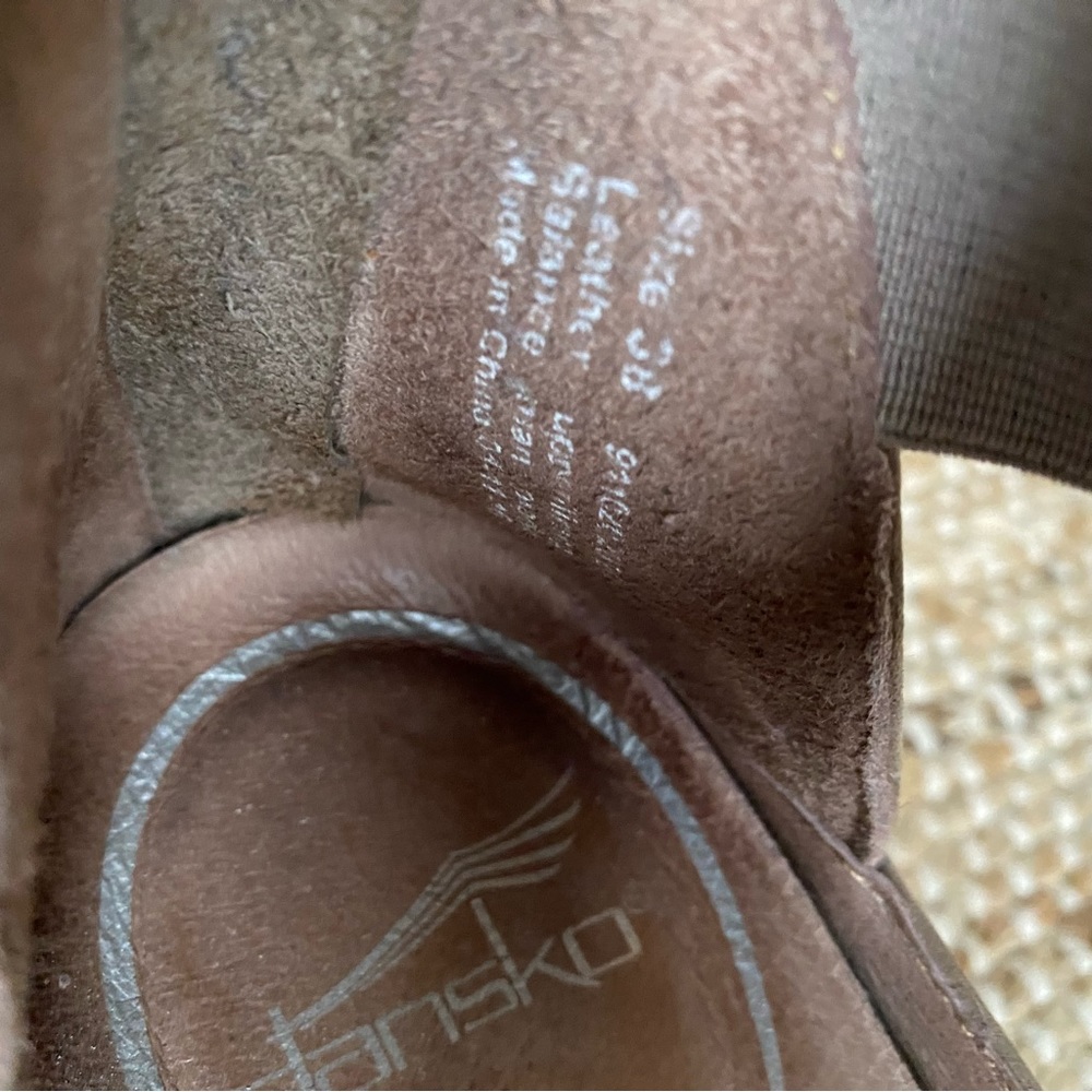Dansko Laura Nubuck Wedge in Walnut Size 38 - Picture 12 of 13